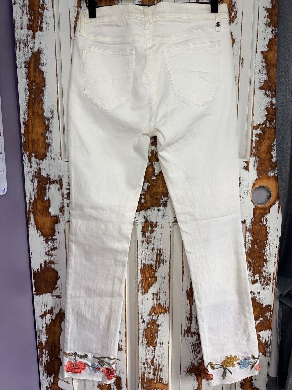 Driftwood Colette White Floral Embroidered Cuff Raw Hem Jeans Size 26 Western - Picture 2 of 9